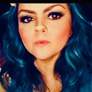 Meet your Posher, Roxana